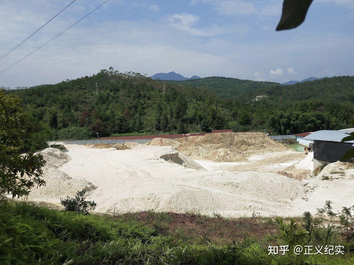 大山在哭泣高丰矿业隆街镇岑告高岭土矿挖山毁林破坏生态并存在重大