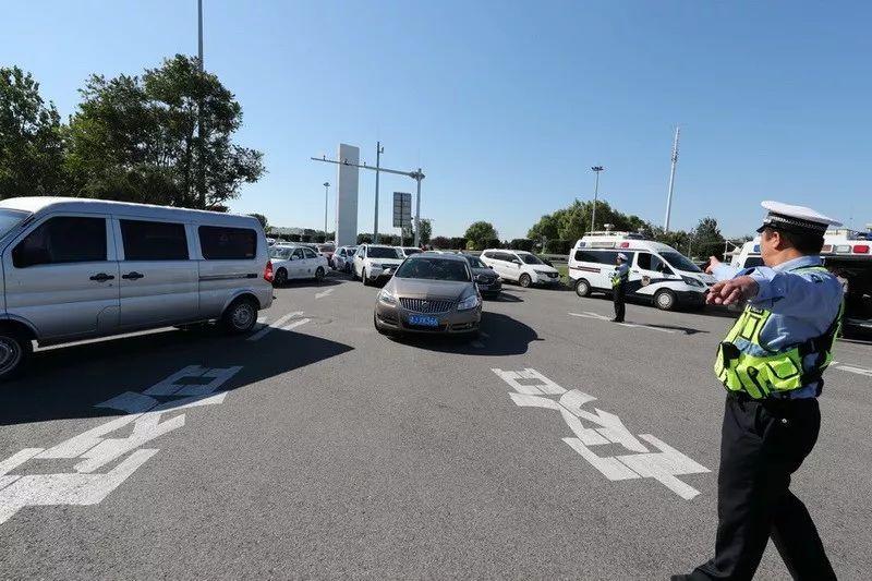 十一小长假本市主干道路通行平稳两类设施助力疏堵纠违成效凸显