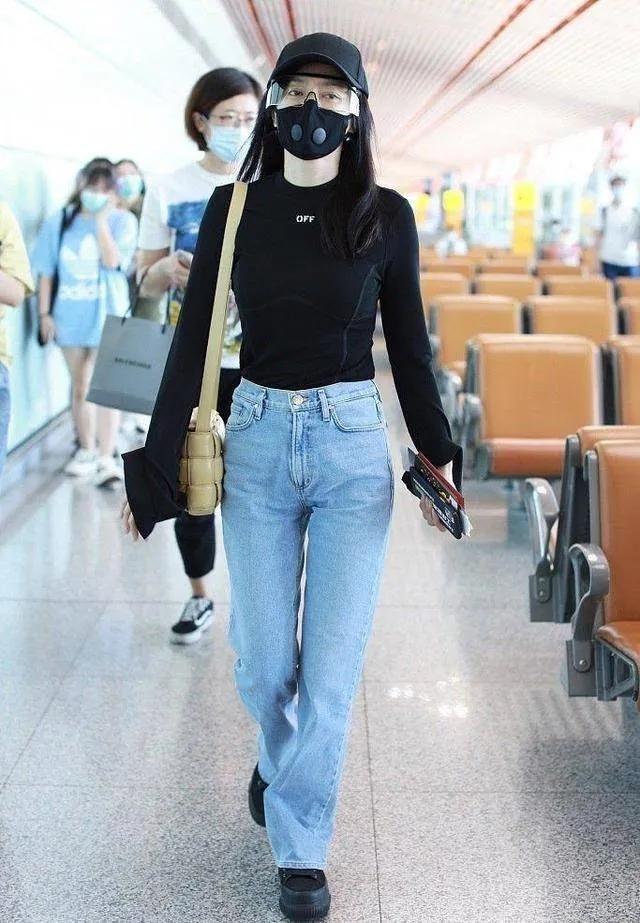 直筒牛仔裤搭配什么上衣好