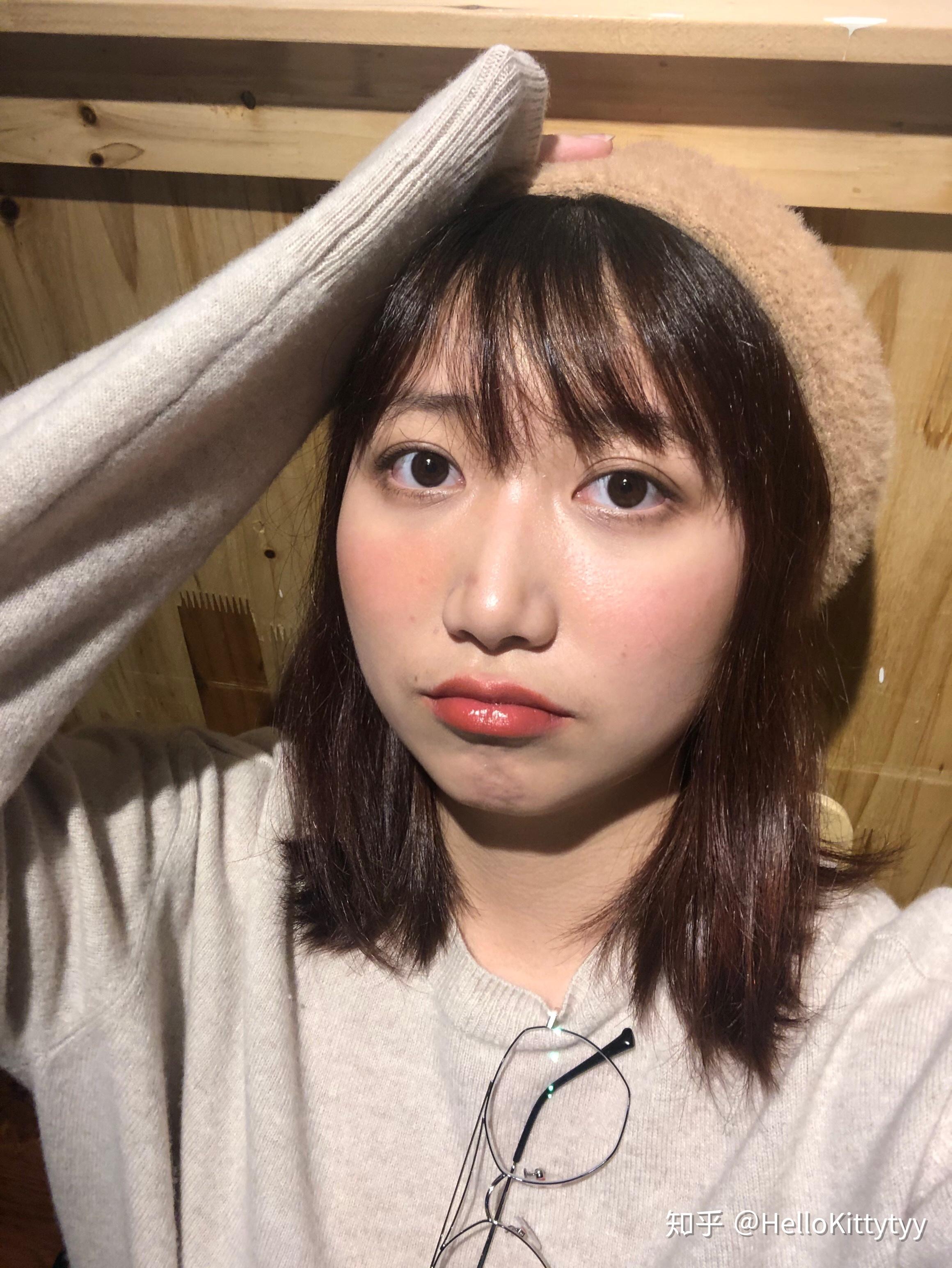 怎么看待发相机自拍原图的女生