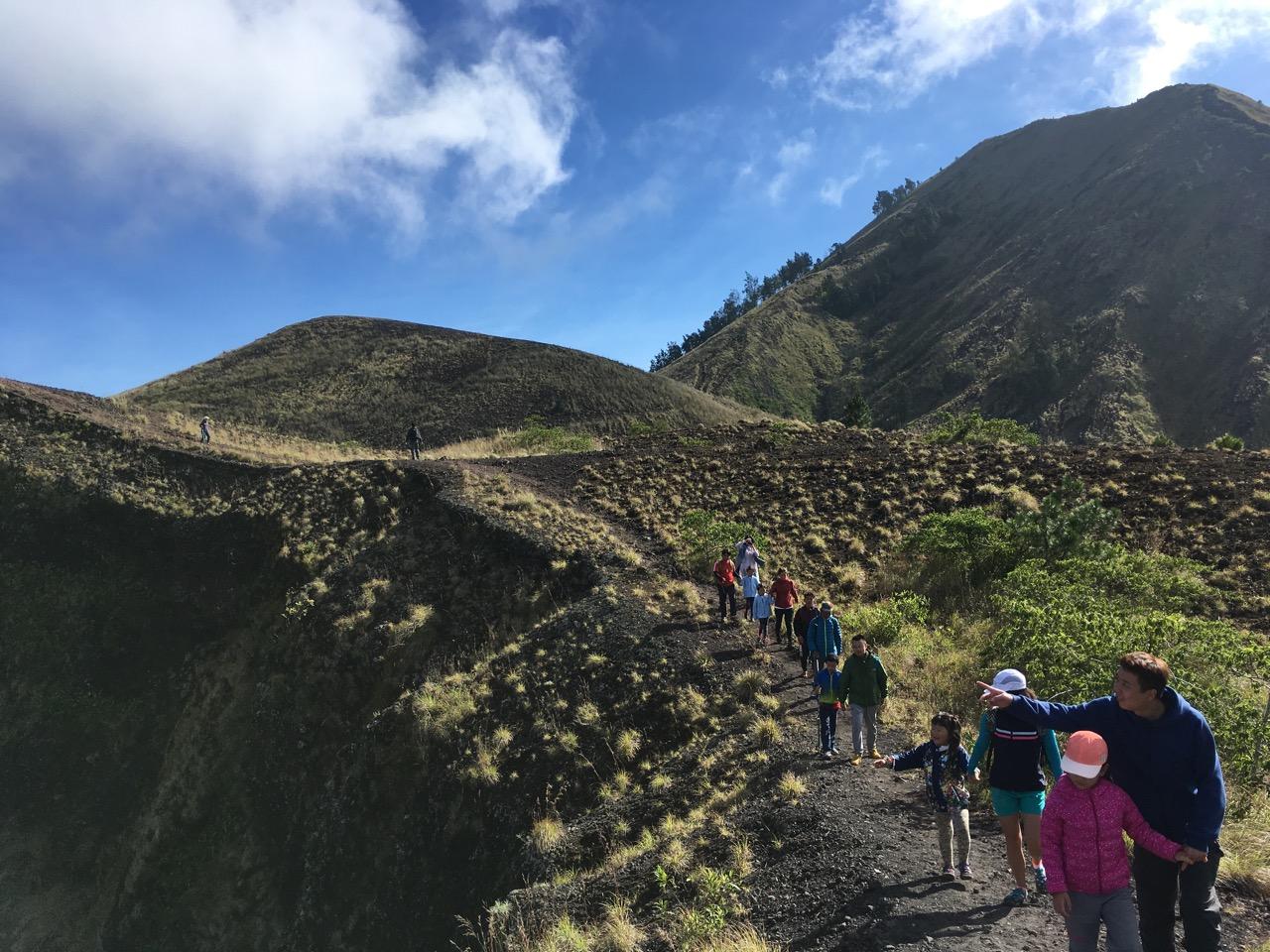 巴厘岛6天5晚亲子之行小小探险家夜登活火山徒步梯田冲浪浮潜课