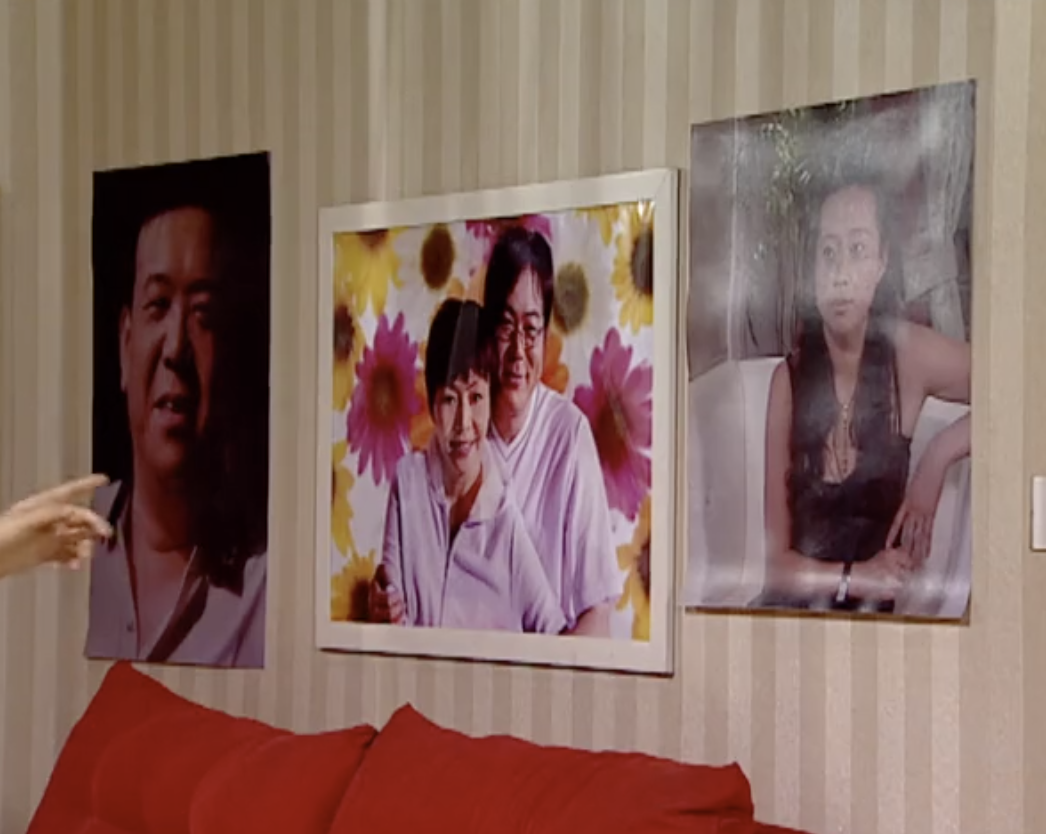 还在刘梅和夏东海的合照旁边挂上了玛丽和胡一统的写真