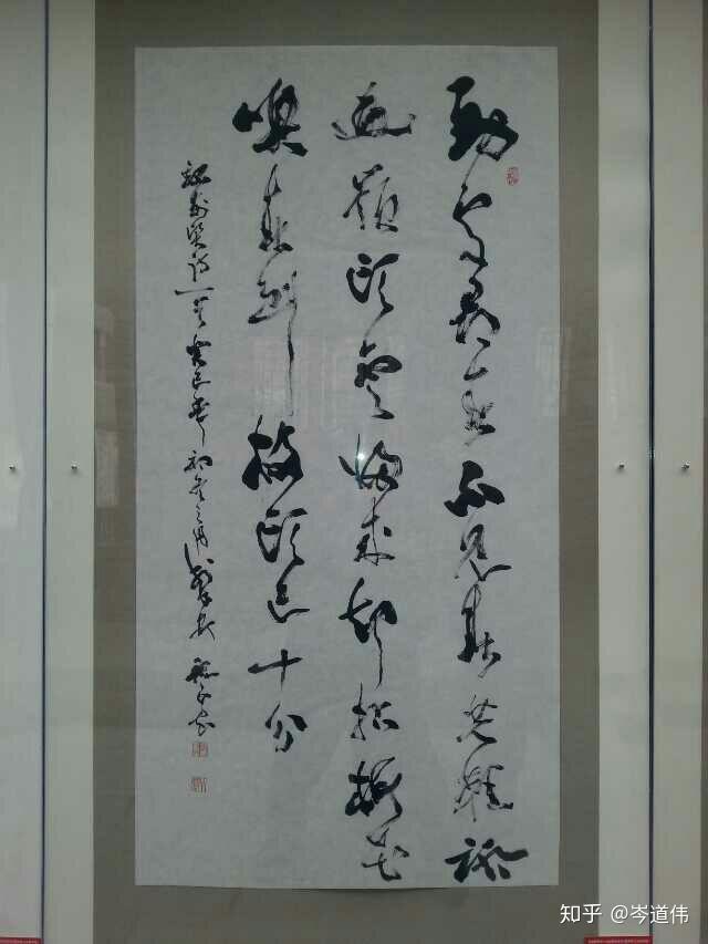 石门颂,石门铭),在"三石"中寻找着书法的神采,语言,线条来安抚着他对