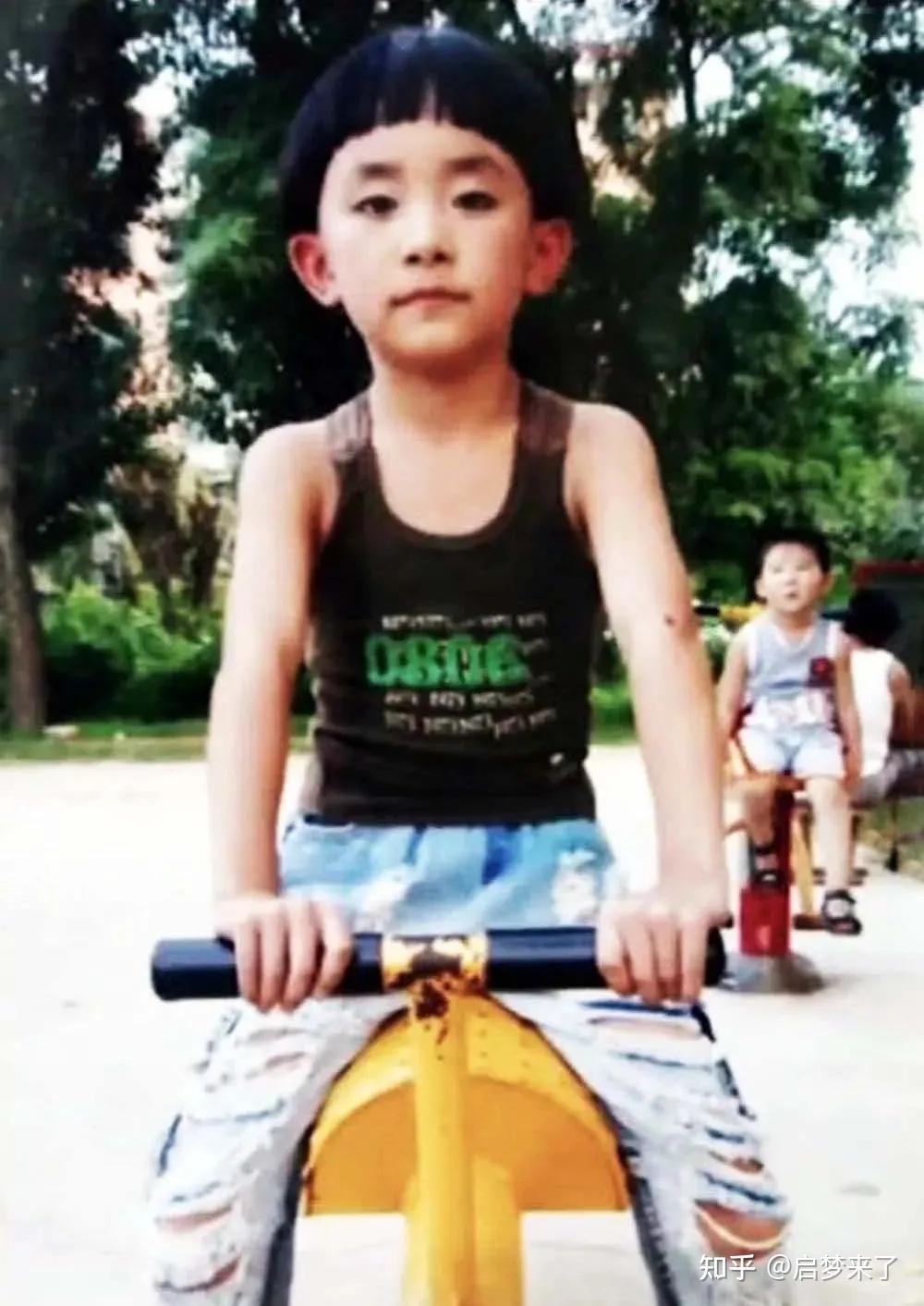 12,王俊凯:拍照就要剪刀手11,小吴磊,小时候好机灵啊!