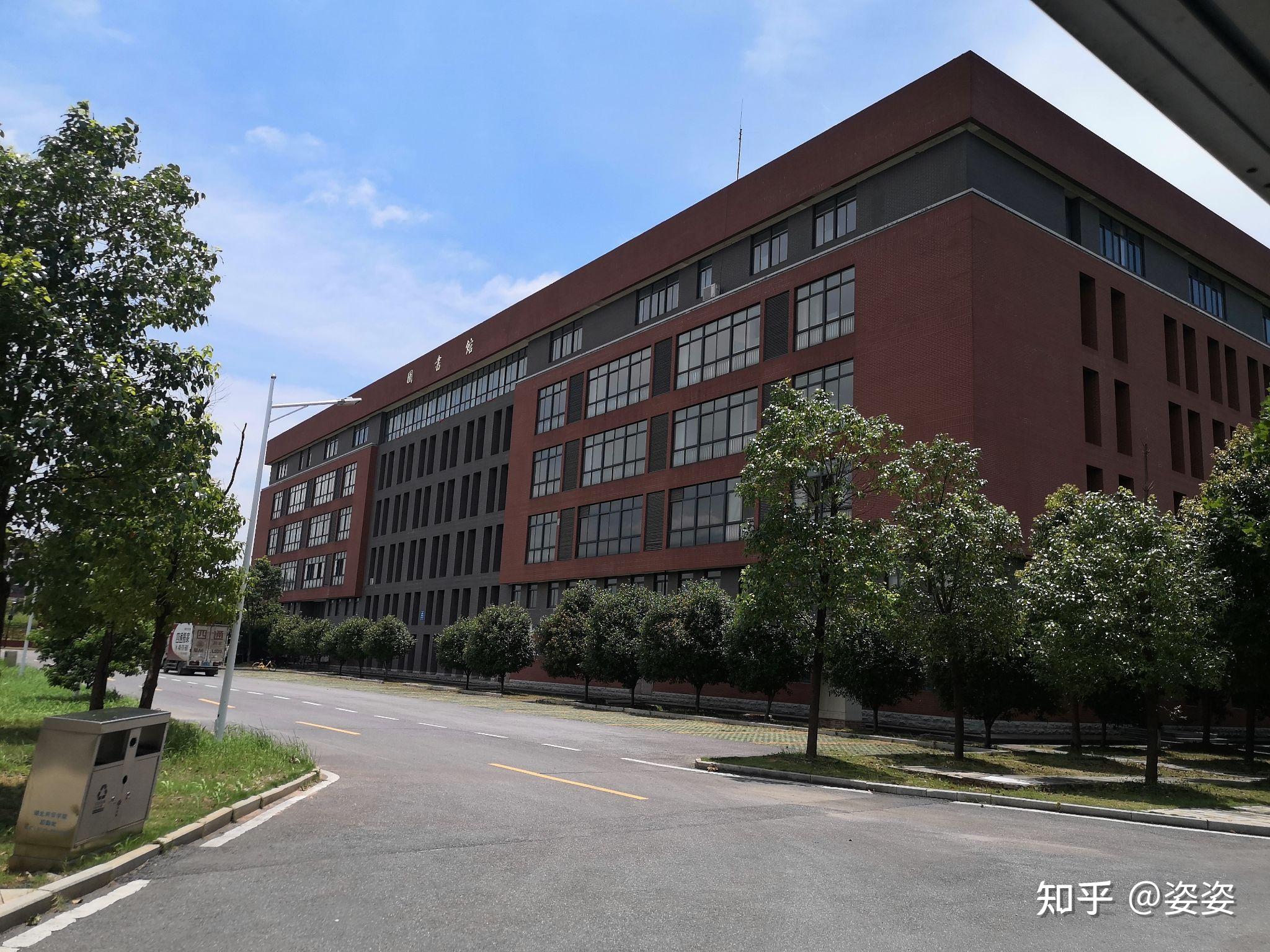 湖北商贸学院的图片谁有啊在那读书的希望真实点