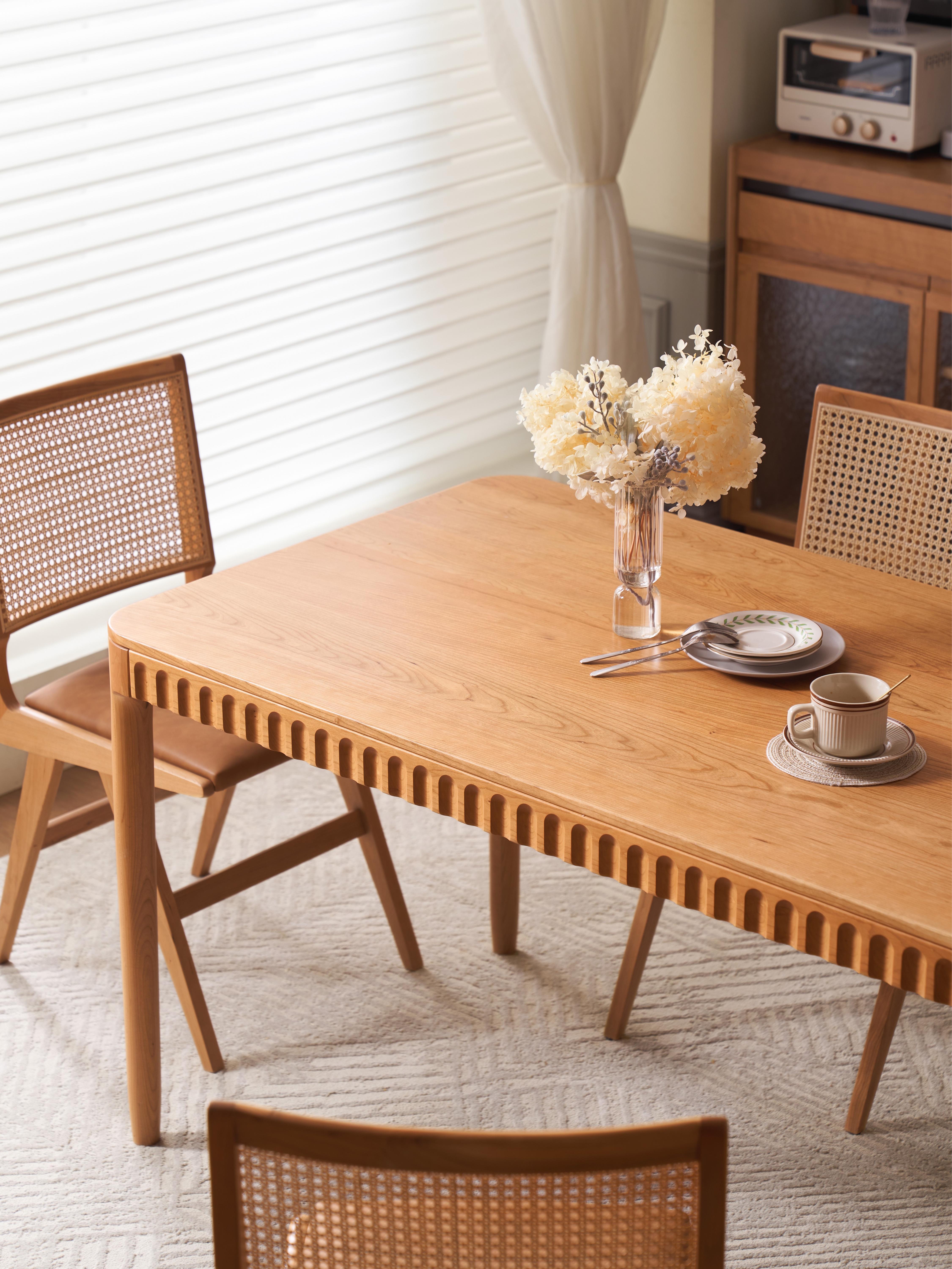 餐厅一角丨这是实木餐桌中的颜值代表吧