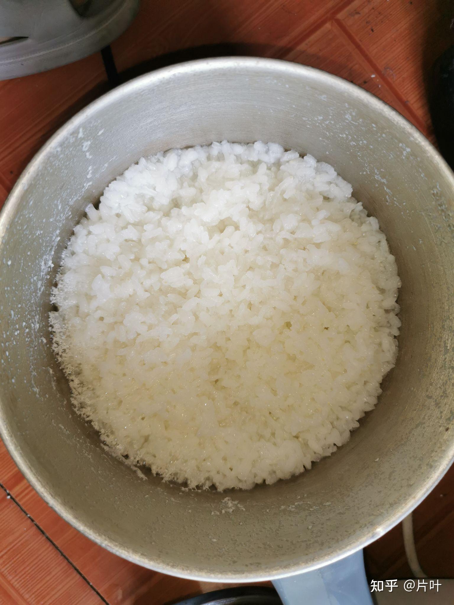 如何用小型电煮锅煮米饭?