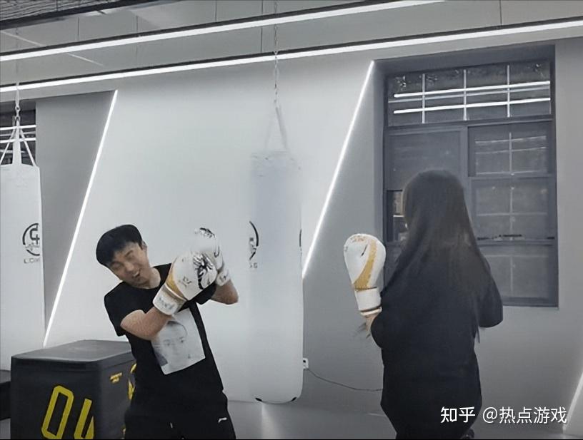 耀扬被女徒弟一拳KO,就这样还想打童锦程?小芳说耀扬一点不肾虚 - 知乎