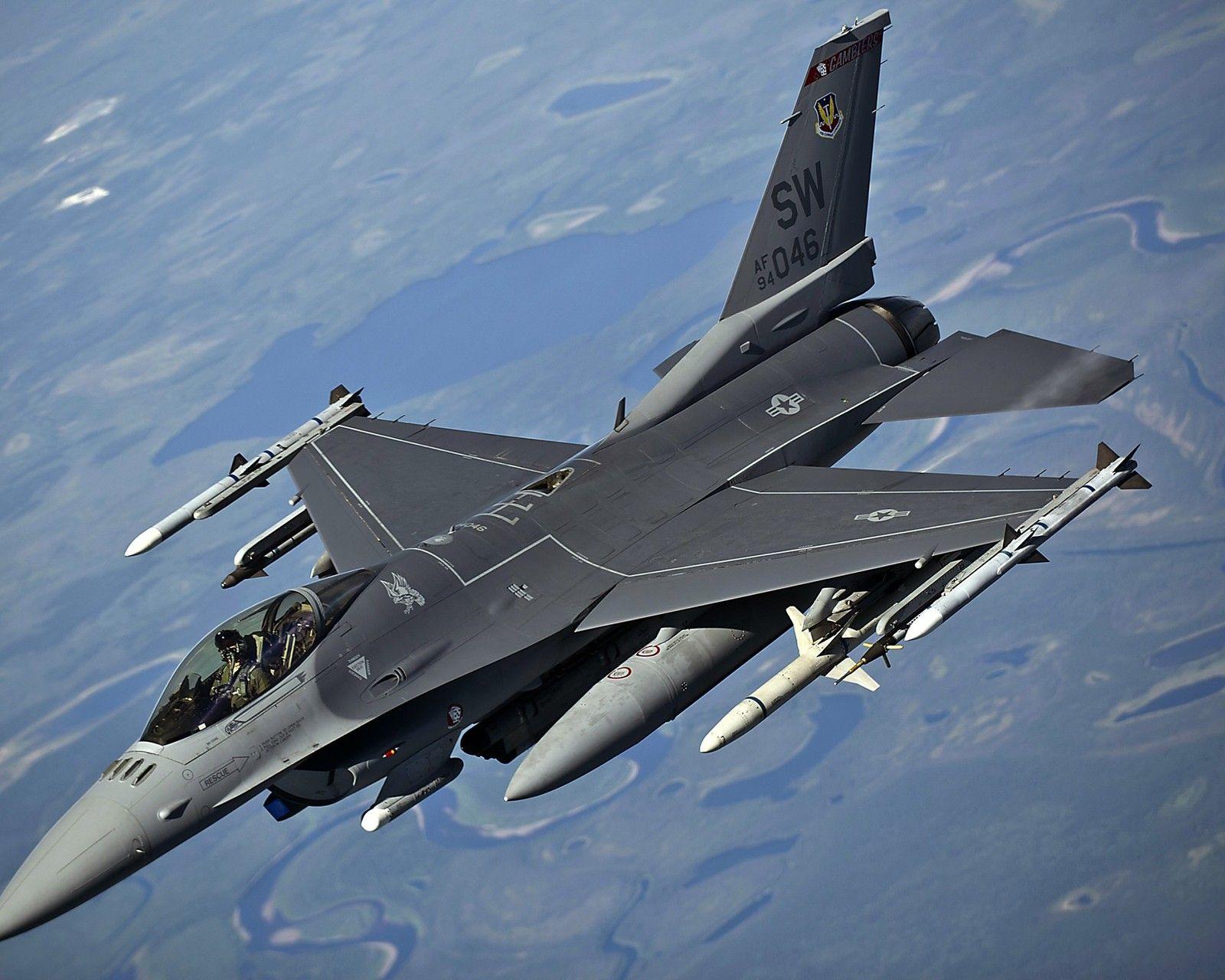 这种无力吐槽的狗血事件,想起一个笑话 一天f16正在给b52轰炸机护航