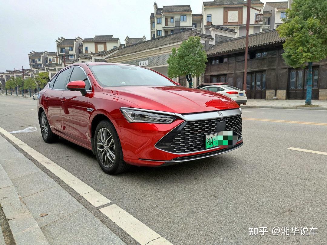 比亚迪秦plusdmi降价了仅需798万元起搭配智能上下电