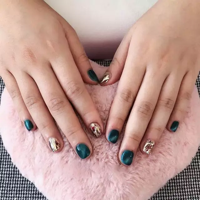 这里可能是最全的新年美甲集合了-新年美甲图片2021简单大方红色衣服