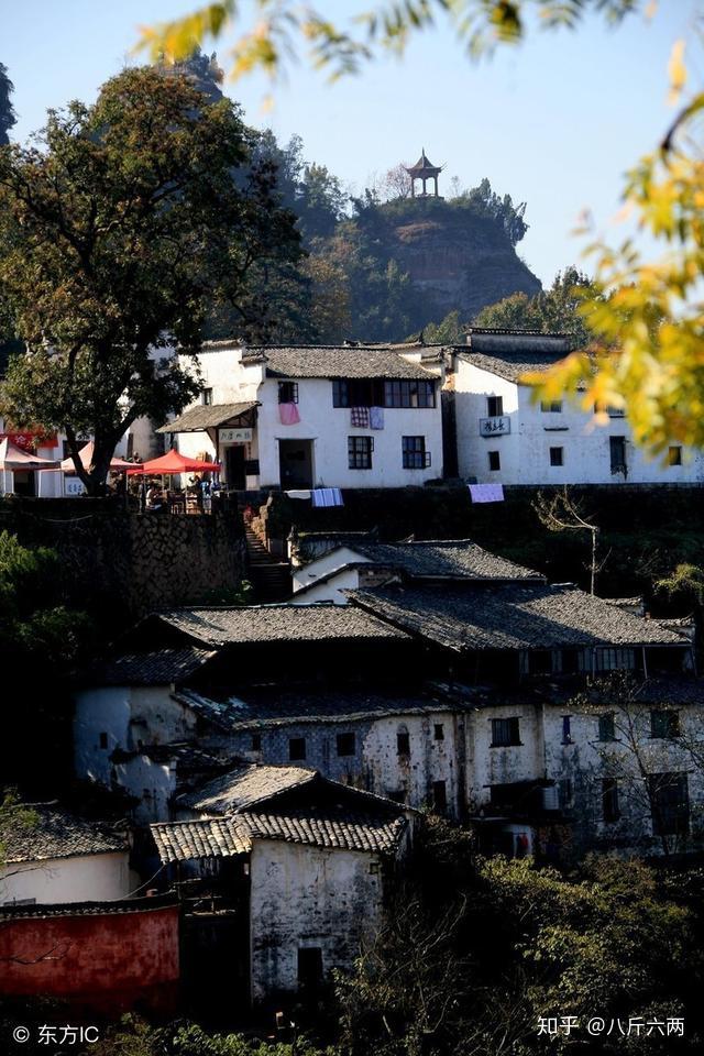 这就是位于安徽省黄山市休宁县齐云山风景区内的月华村.