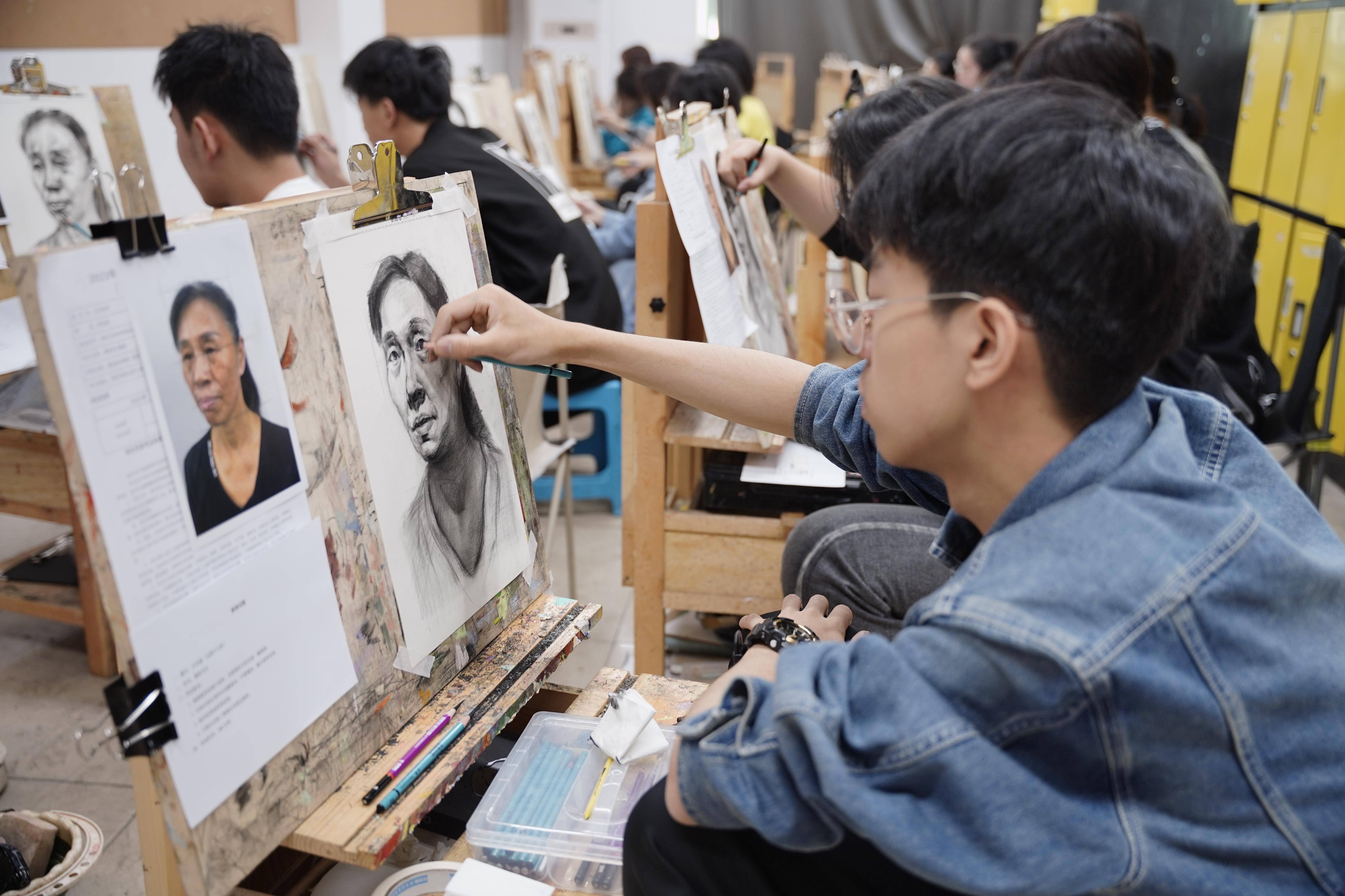 武汉美术生画室——为什么零基础学速写不建议画线描 - 知乎