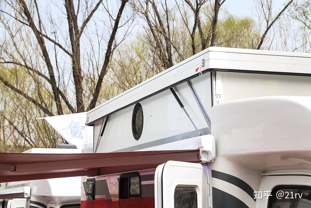 10万以内买升顶c型房车星羽吉利升顶北京房车展亮相