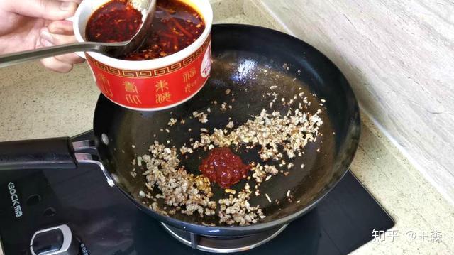 大廚教你在家做正宗麻婆豆腐豆腐嫩而不碎做法超簡單