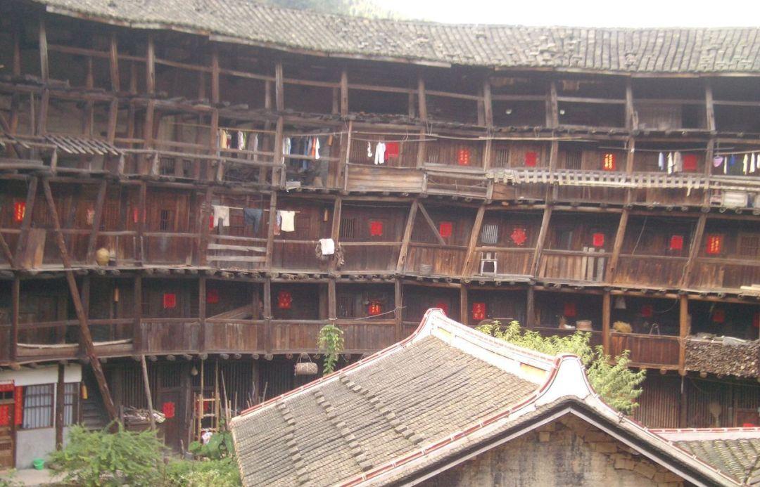 裕昌楼东倒西歪楼