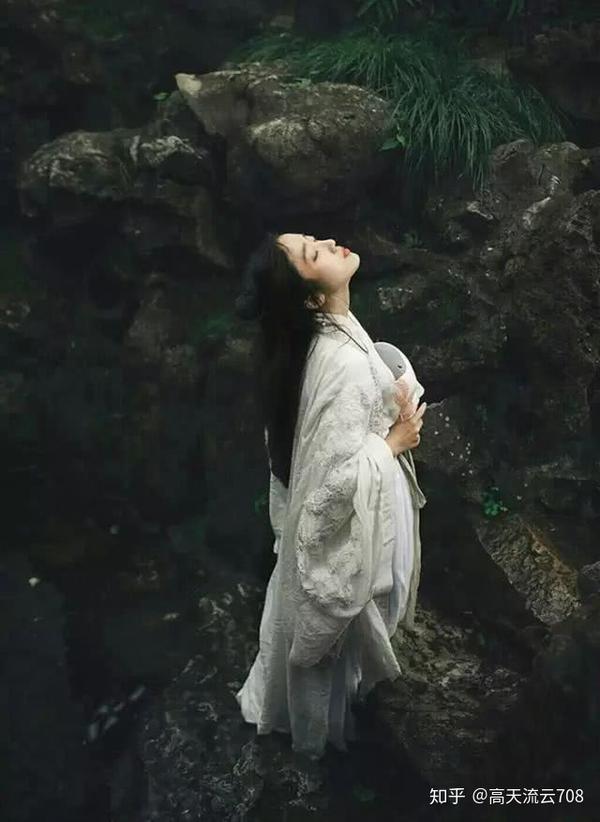 七绝独自凭栏忆旧愁新韵