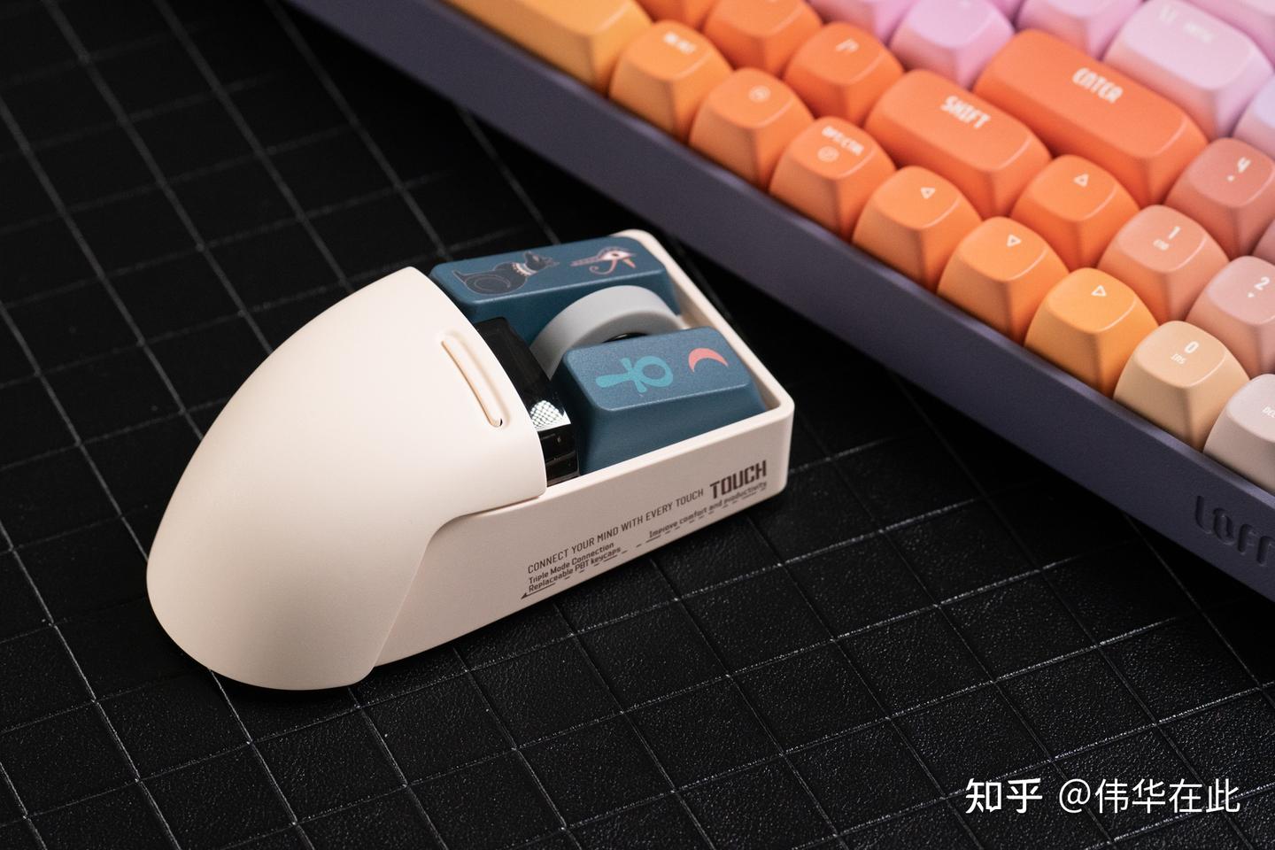 高级的设计感还自带屏幕—洛斐小翘三模无线鼠标 - 知乎