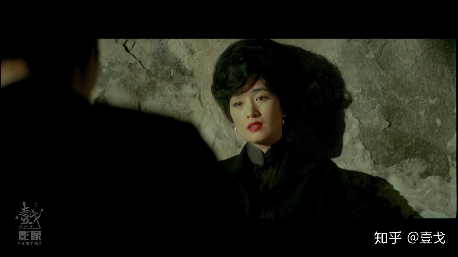 到了《2046》里,周慕云在新加坡又遇到个苏丽珍,这个当然又是另外一个