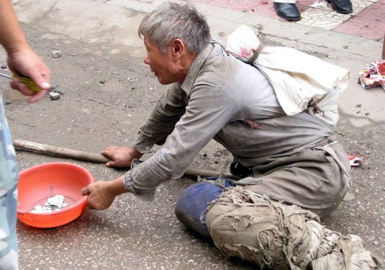 如果在大街上遇到乞丐你会怎么做?