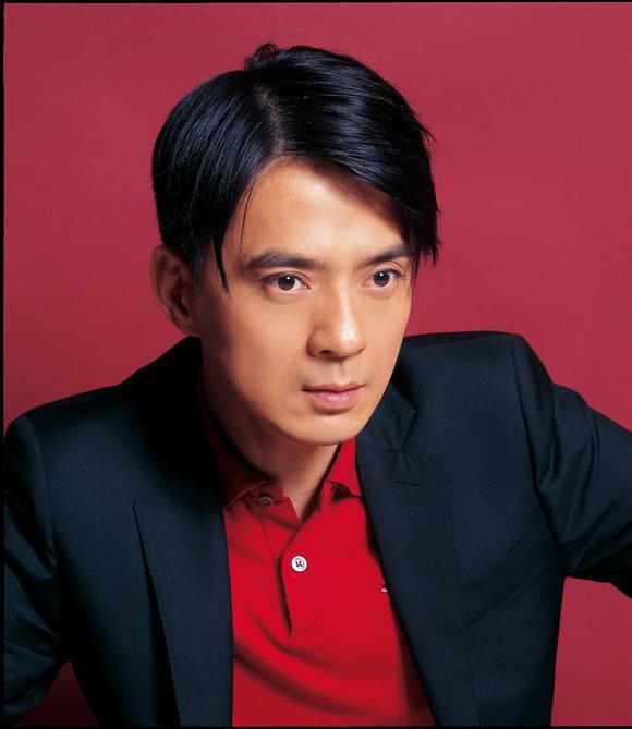 "我写过好多歌词,但却赢不到一个人"林夕口中这个人,就是黄耀明.