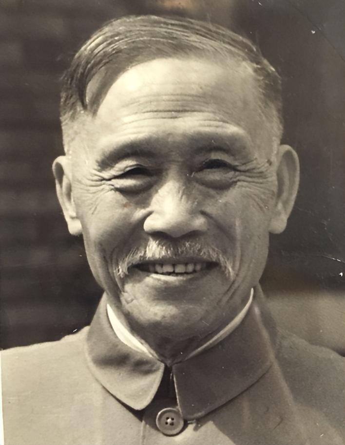 她是黄埔军校最美女兵,给两位正国级领导当秘书,前夫也是正国级 - 知