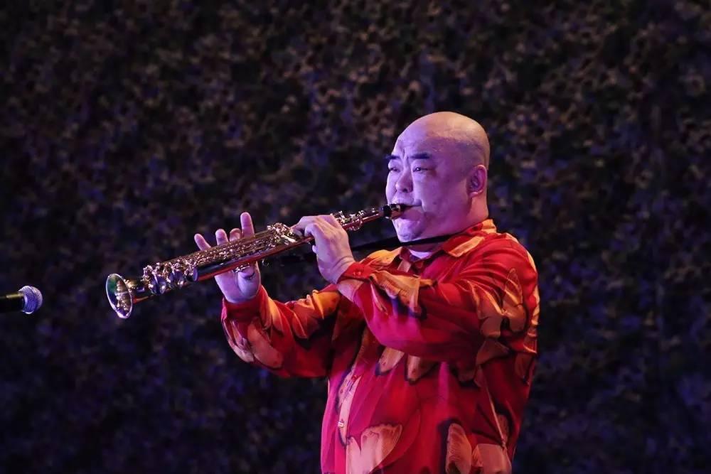 一路歌声一路情空政文工团到驻鄂空降兵部队慰问演出