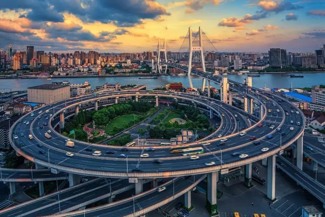 黄浦江上的大桥