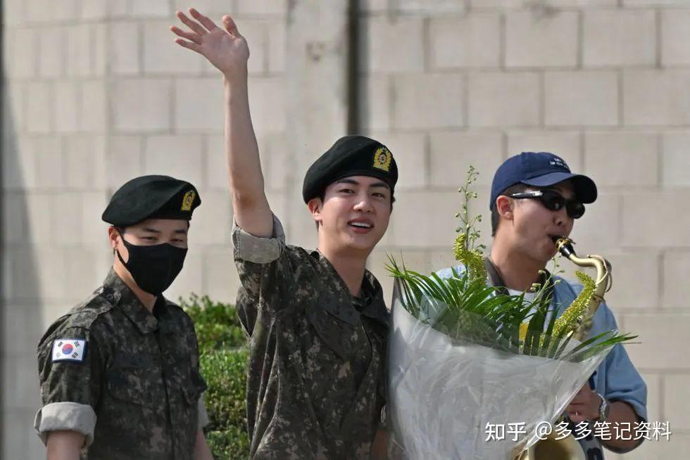 9名「当兵韩星」帅照盘点!李到晛无视禁舞令玩超嗨