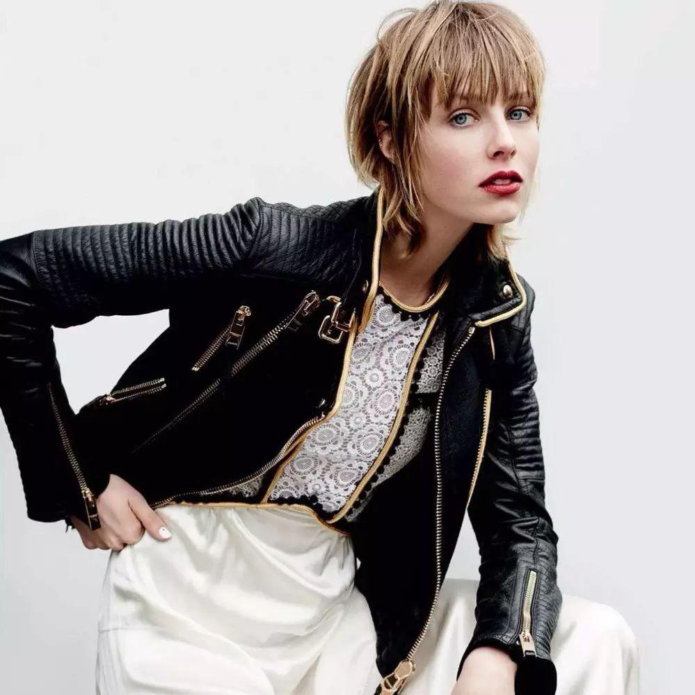 而现在的edie campbell依旧是留着不太长的头发,保留着那一份独有的