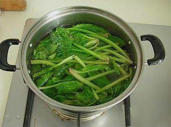 白色衣服发黄了,求洗白衣服的小窍门?