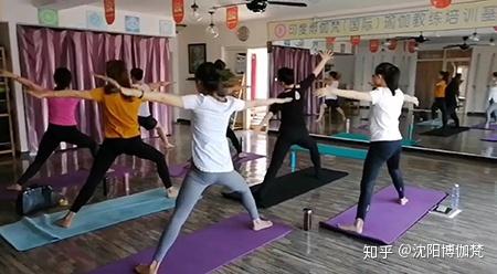 怎么锻炼肩背力量 v2-a4a5756c8c9ae031f6734ed37afe4a36_r.jpg