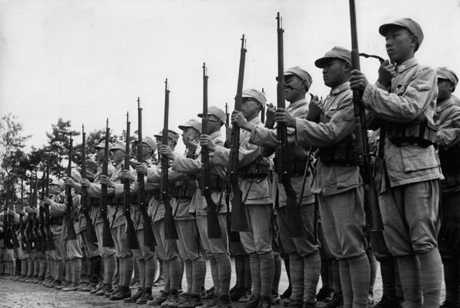 旧报新读030军纪优良的青年军包围个县政府嘛soeasy