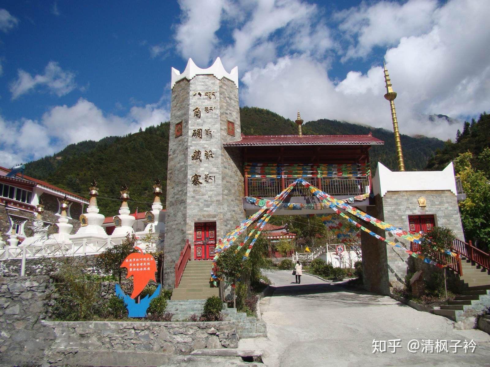 金秋红叶艳于春花要看枫林就去米亚罗风景区
