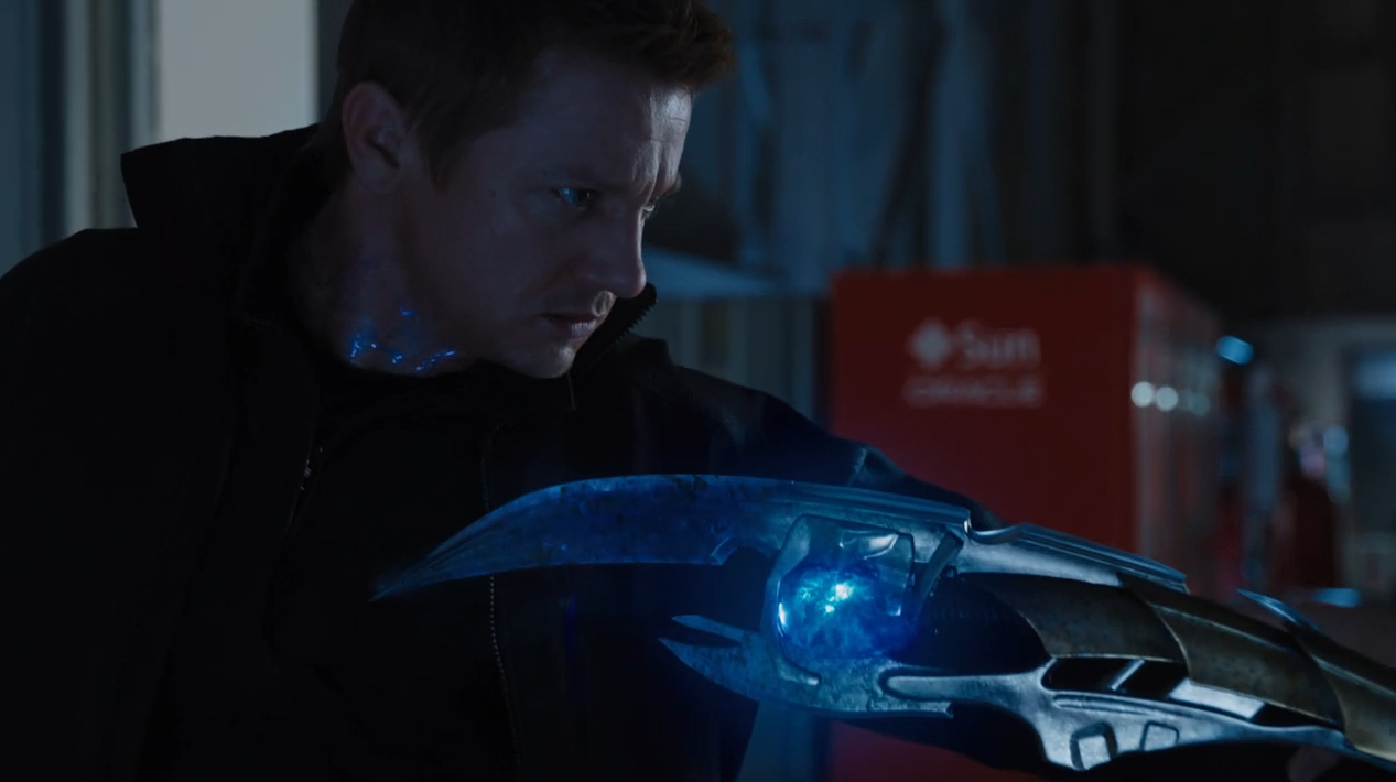 在美国队长1里,无限宝石之一的宇宙魔方被霍华德