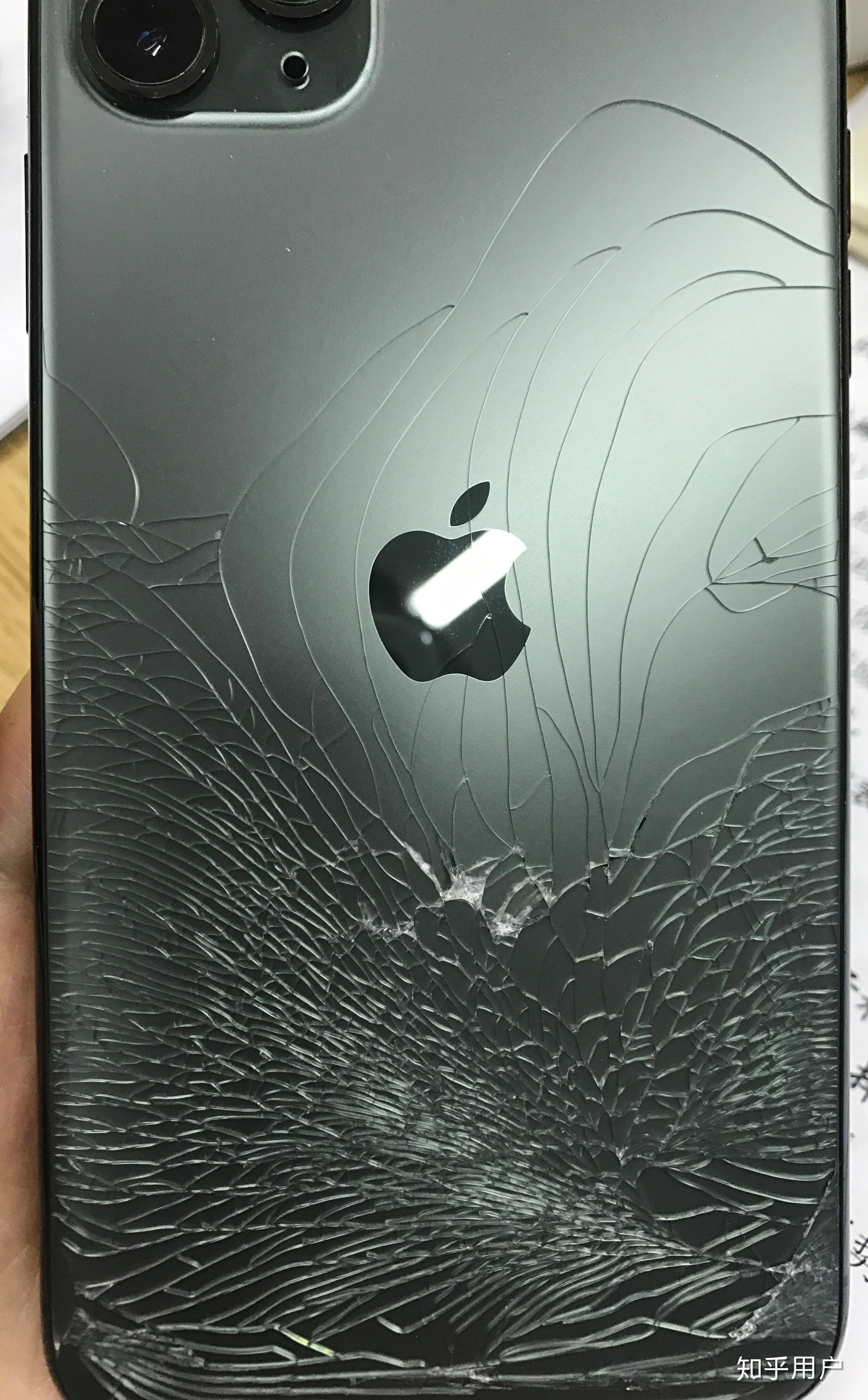 刚买的iphone11磕坏了后背玻璃维修要多少钱