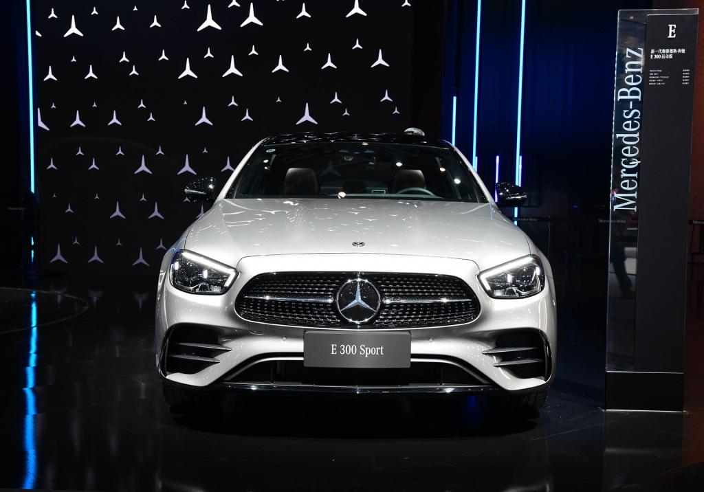 奔驰进口e级轿车广州车展上市主推中配的2021款e260豪华型运动款