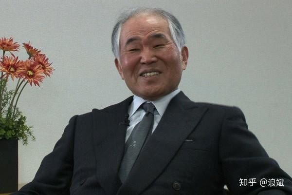 小林光一的棋风果断且简洁,尤其在大局判断,局部定型上堪称棋坛一绝.