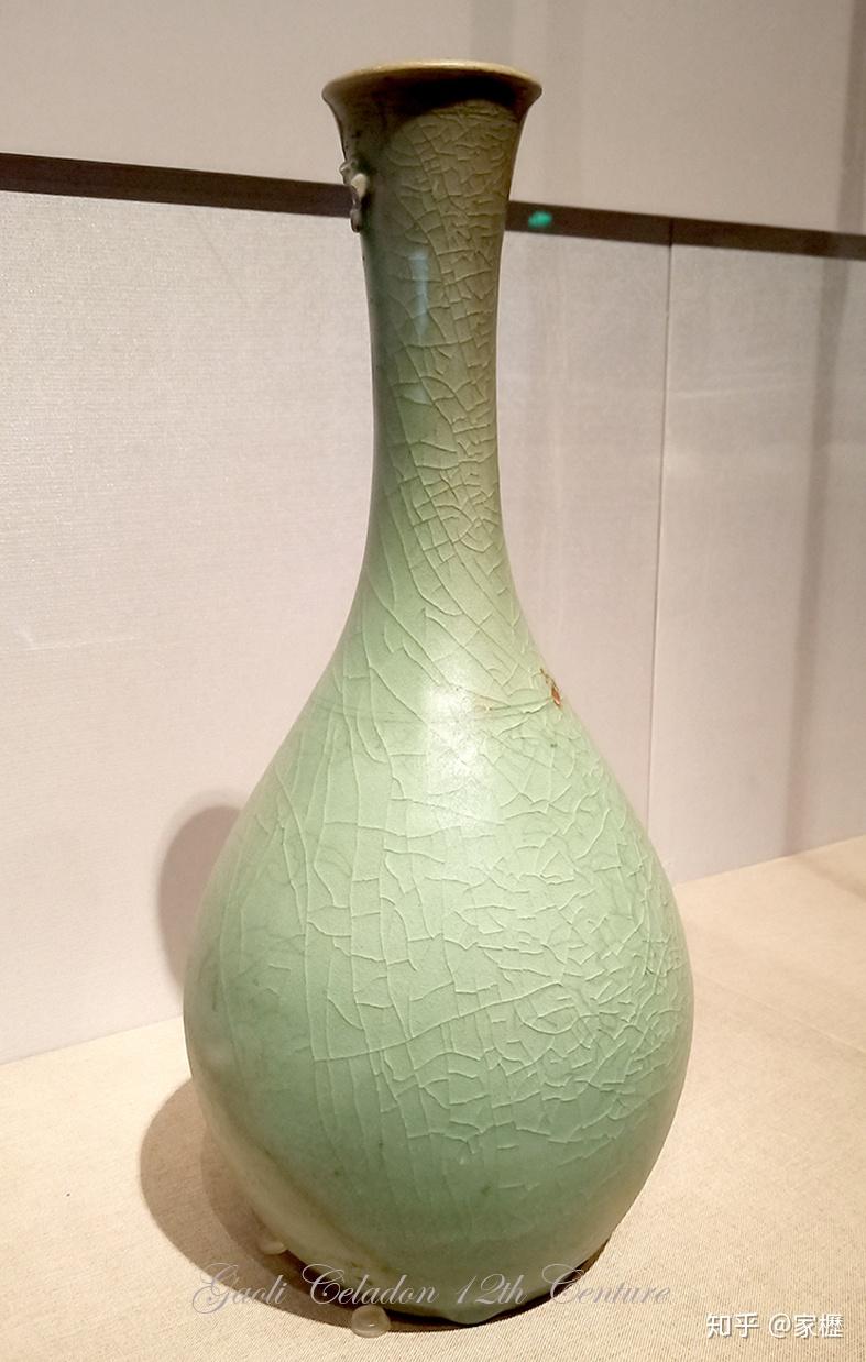 代胆瓶上却不见这种栓系,但是也不能说没有栓系就不是酒具,纵观唐代的