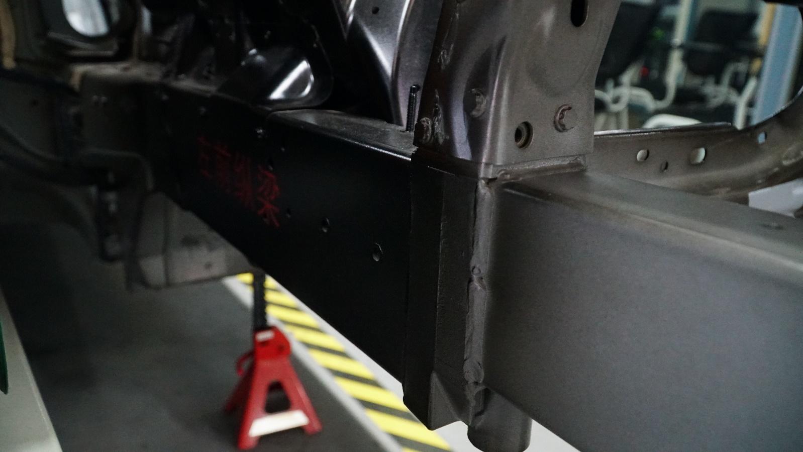 下面说说前纵梁