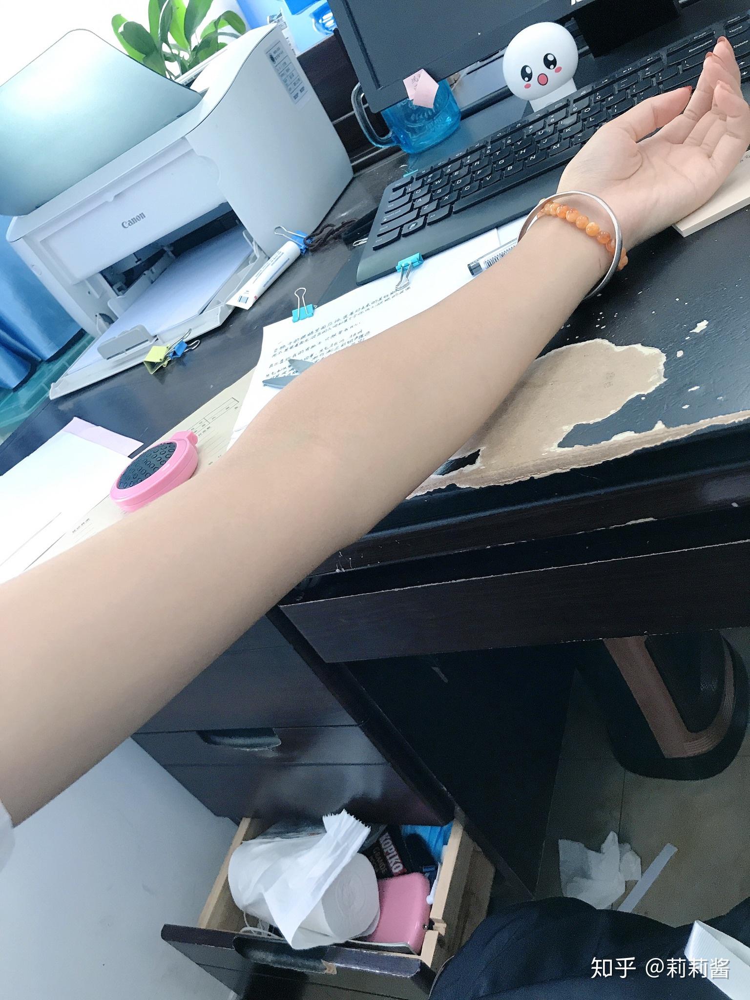 本人很瘦觉得手臂太细不敢穿短袖觉得自卑该怎么办