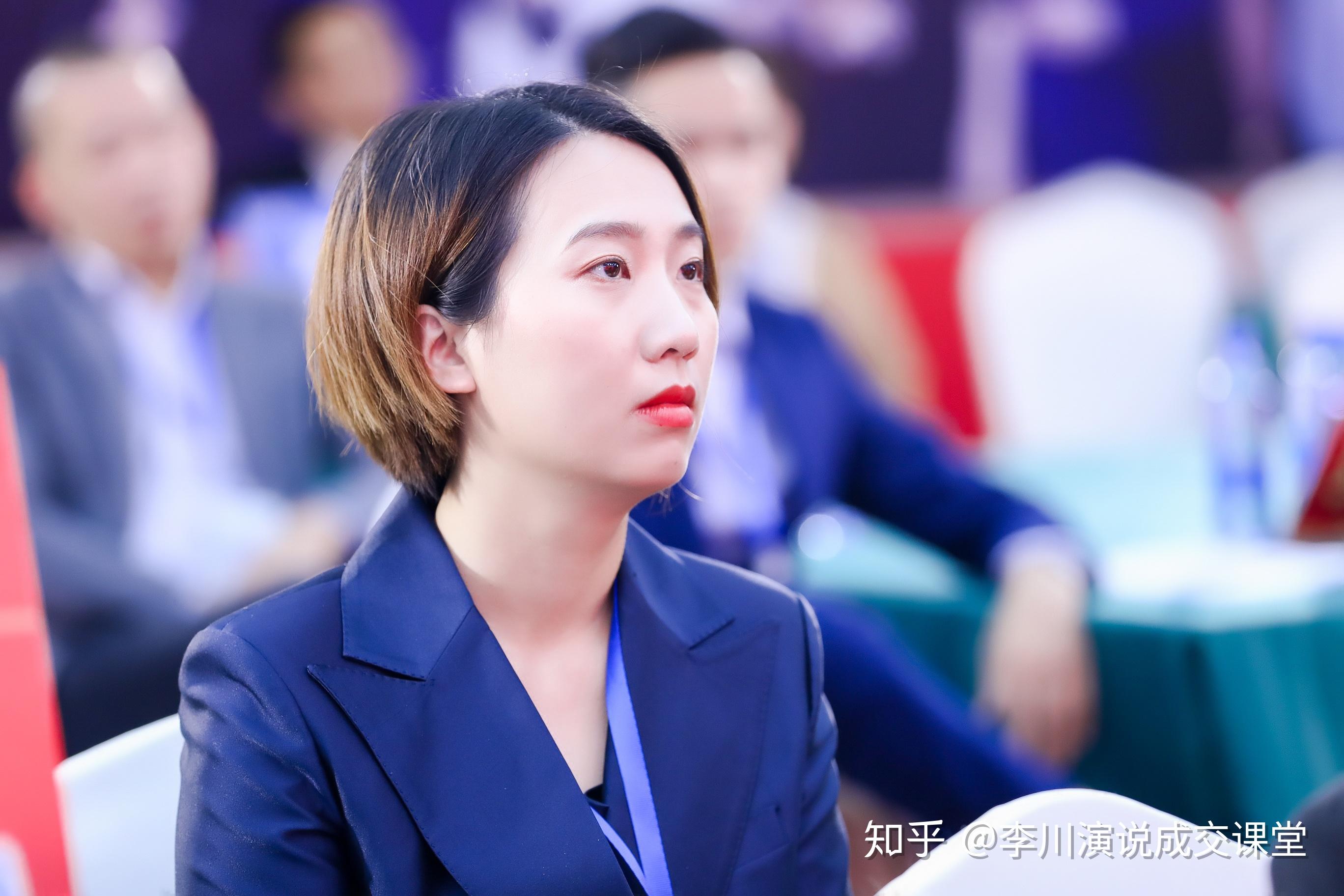 演说成交销售员学会这4个销售技巧没有接近不了的客户