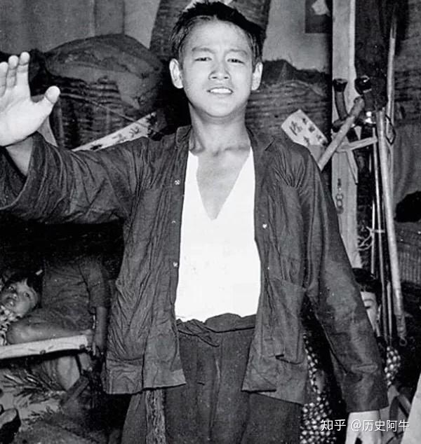 他父亲李海泉是粤剧名伶,还是他在戏剧和武术上的启蒙