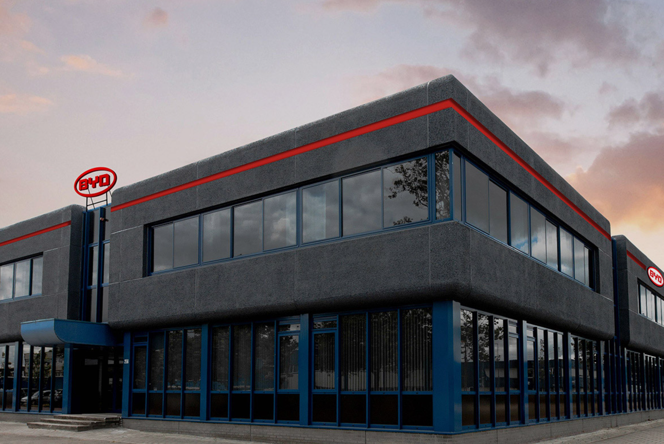 早在1998年,比亚迪就在荷兰成立了欧洲总部;2013年,比亚迪纯电动大巴