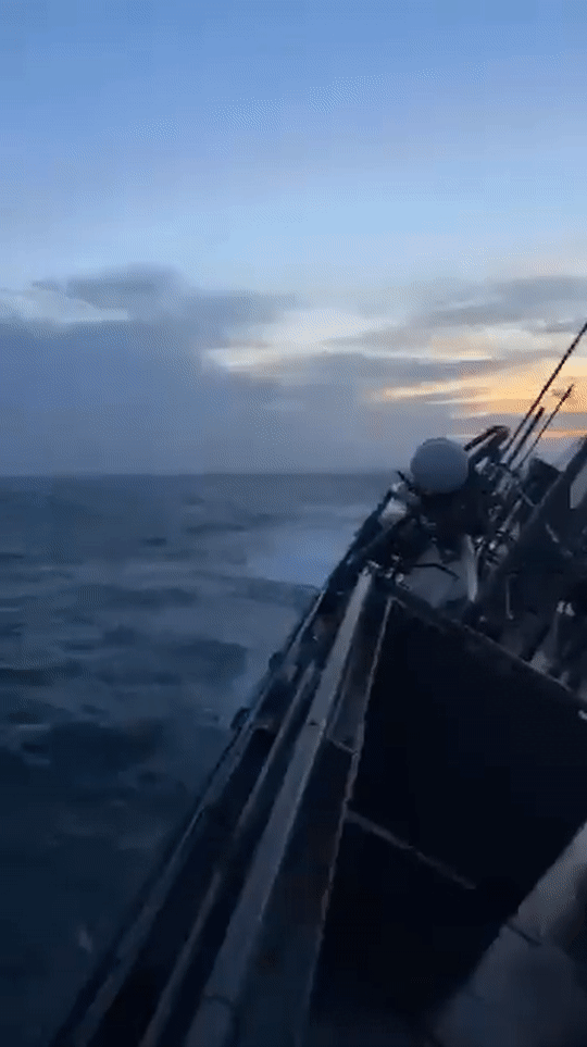 美制护卫舰被浪打翻 中国造老舰救援 054a型更值得泰国拥有 知乎