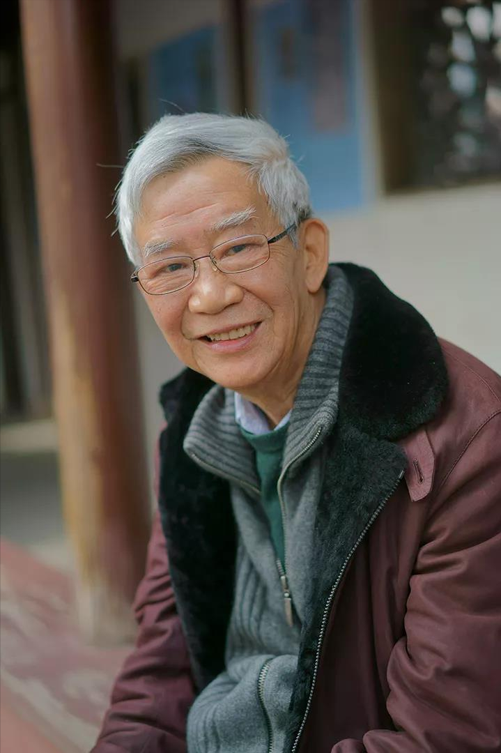 马来法和妻子见了张瑛后,心里很不踏实,觉得儿子与张瑛的外貌差距较