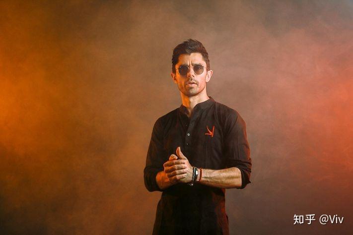 k神"之称灵活的使用律动和鼓点使演出的现场效果达到全场高潮年龄限制