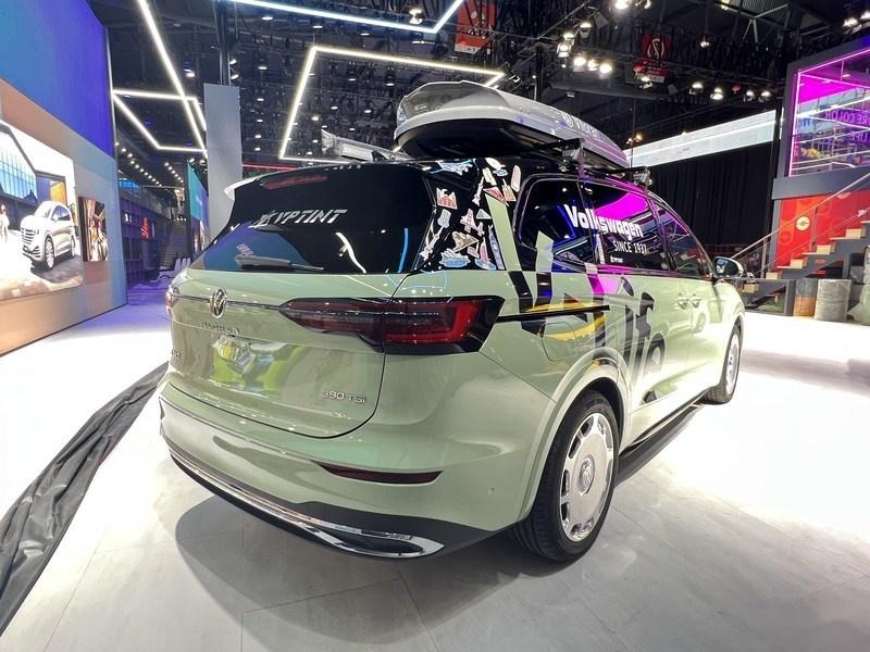 2022成都车展探馆上汽大众威然改装车