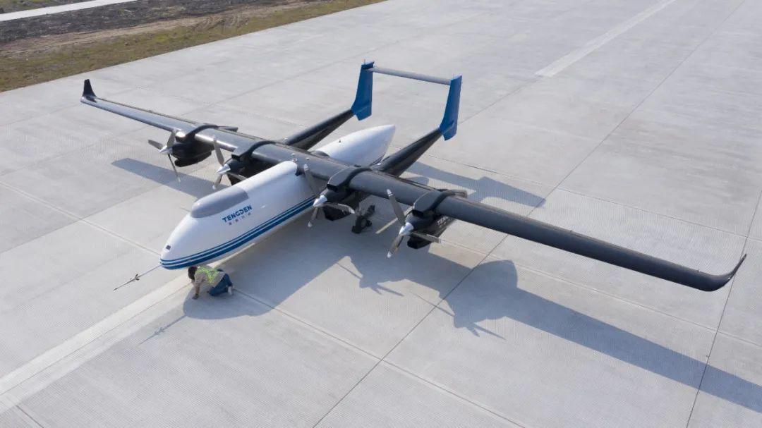 腾盾科创全球首款大型四发无人机亮相第十四届中国航展|润·系