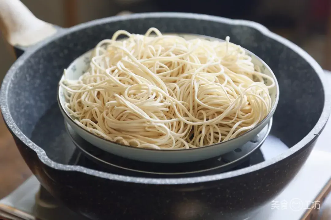 好吃不坨连一桌子菜都比不过这碗面